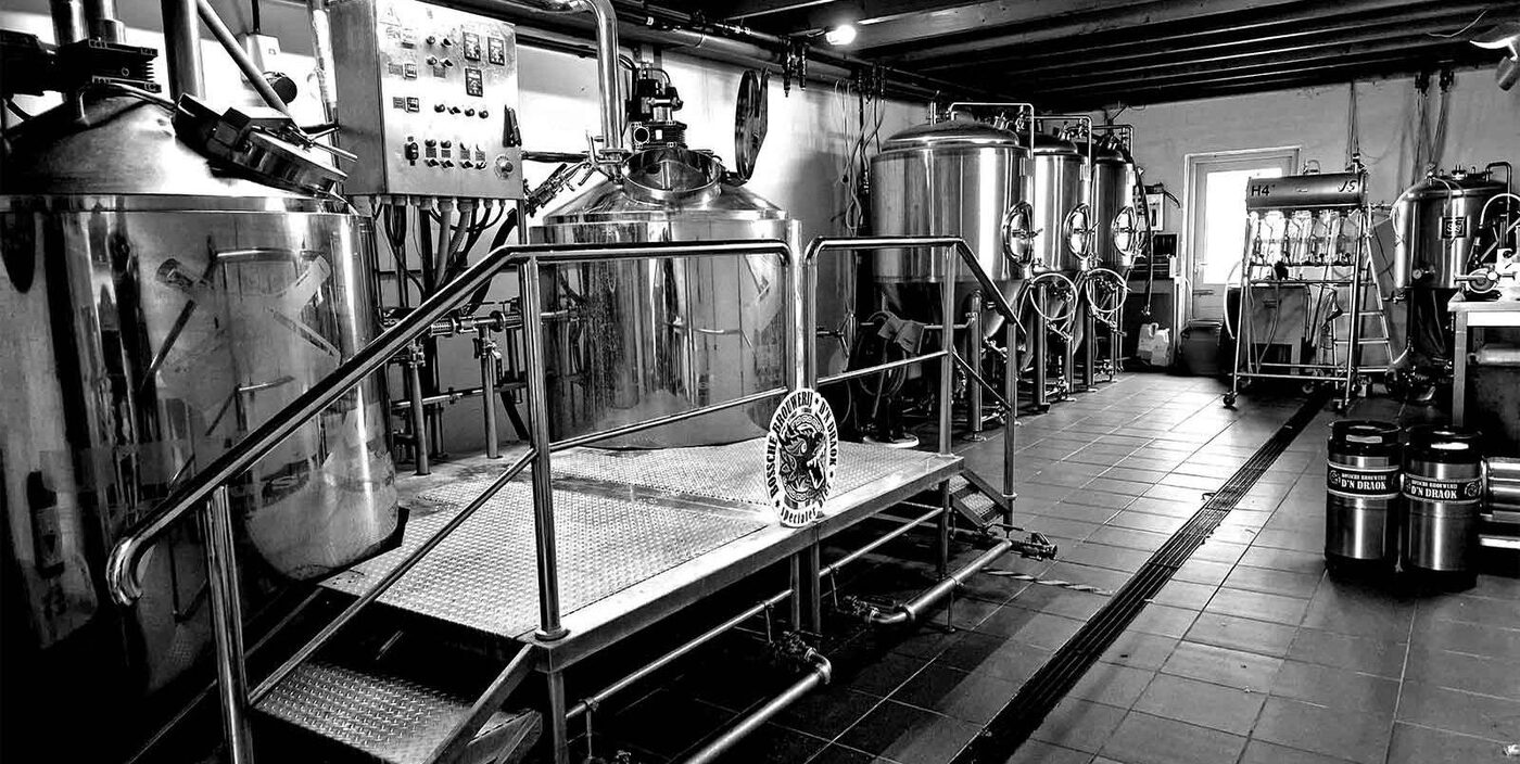 De brouwketels en brouwinstallatie van Brouwerij D’n Draok